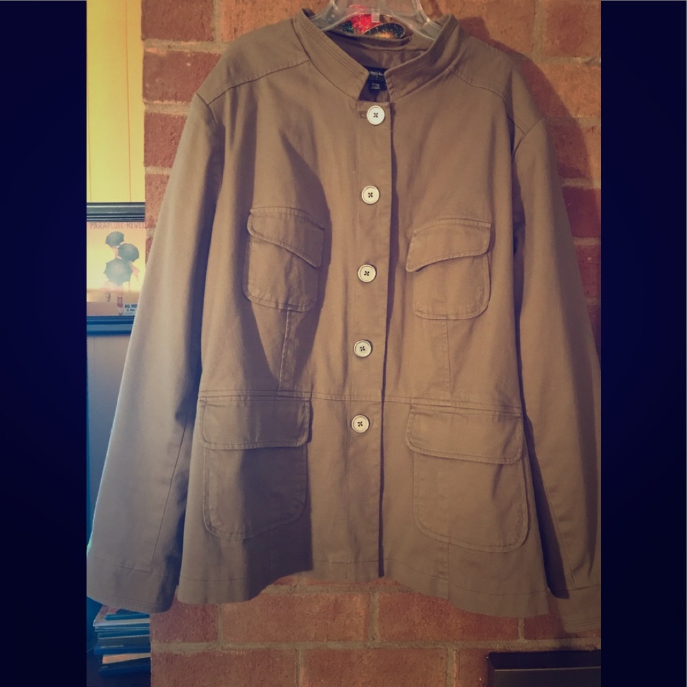 Military style fitted jacket